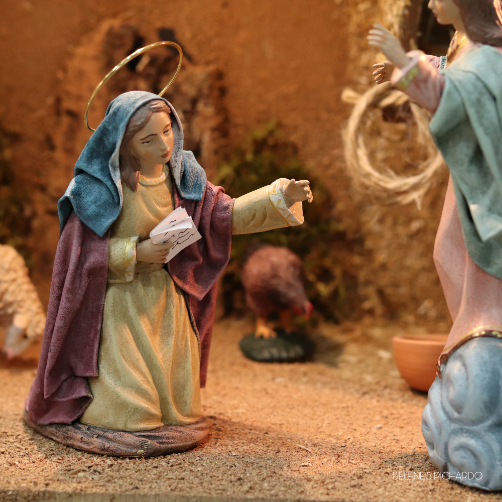 Anunciación a María de pasta cerámica 17 cm tonos suaves