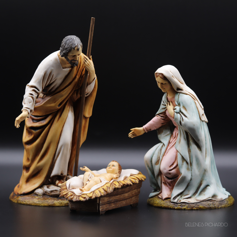 Nacimiento clásico de pasta cerámica 16 cm con cunita de madera