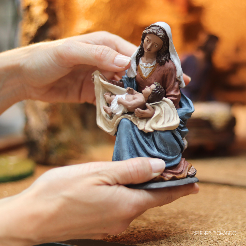 Nacimiento 19 cm mirando con ternura al niño Jesús