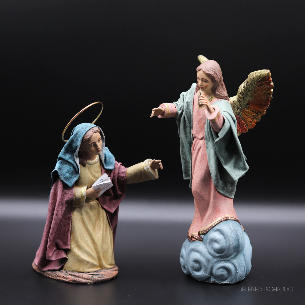 Anunciación a María de pasta cerámica 17 cm tonos suaves
